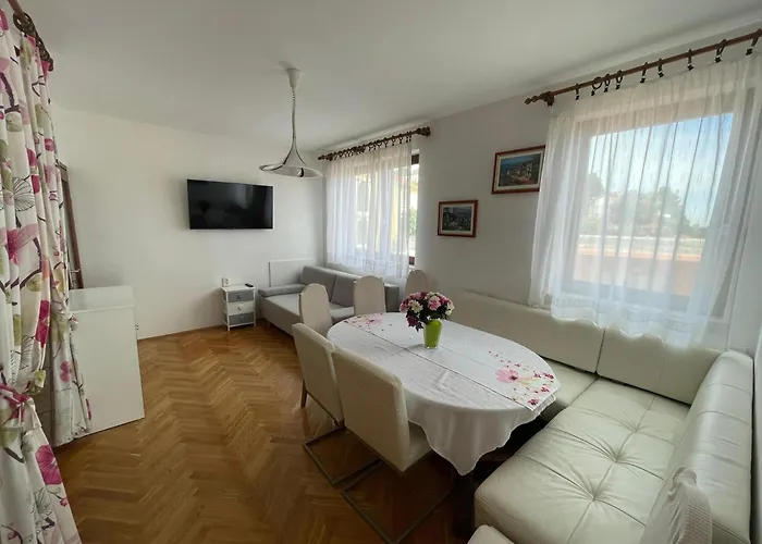 Cavar Apartament *